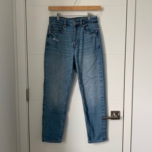 American Eagle stretch mom jean in campus brights, size 4 short